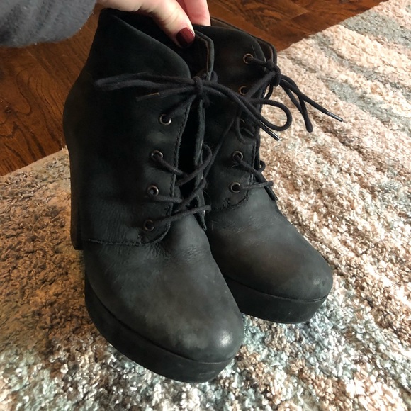 Steve Madden lace up Raspy booties - Picture 3 of 8